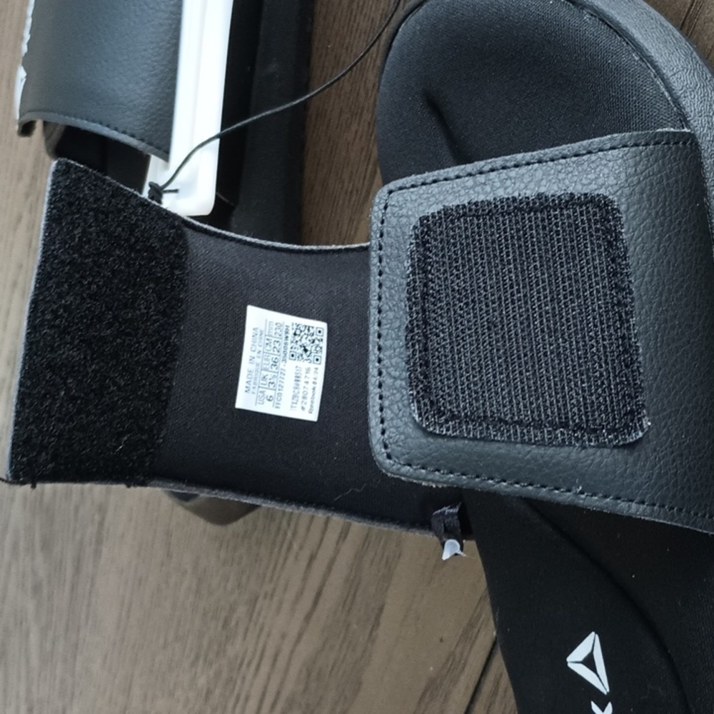 Reebok Women's Performance Memory Foam Slides  Black& White  Various Sizes  NWT - Picture 10 of 12
